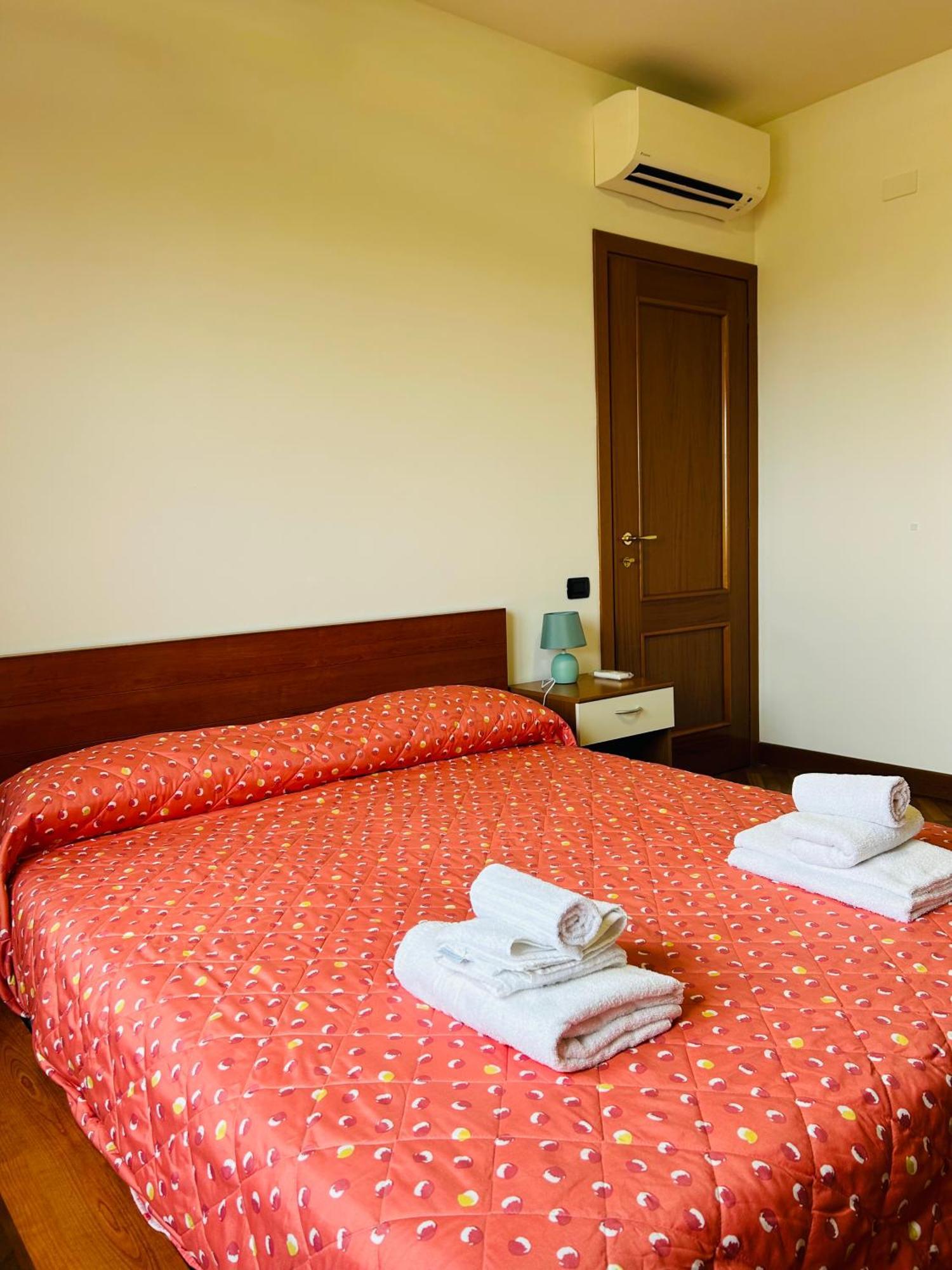The House Room Aeroporto Φιουμιτσίνο Εξωτερικό φωτογραφία